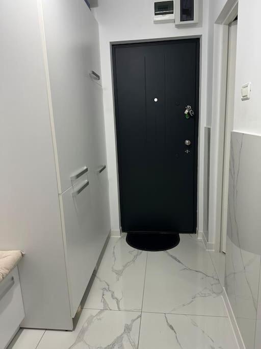 1 Room Apartment- Self Check In 24H Resita Bagian luar foto